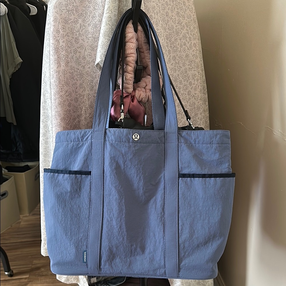 Lululemon Athletica Blue Tote Bag with Sturdy Handles
